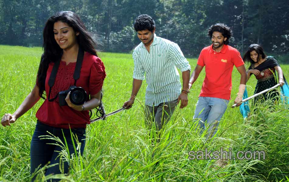 Vundile Manchi Kalam Mundu Munduna Movie Stills5