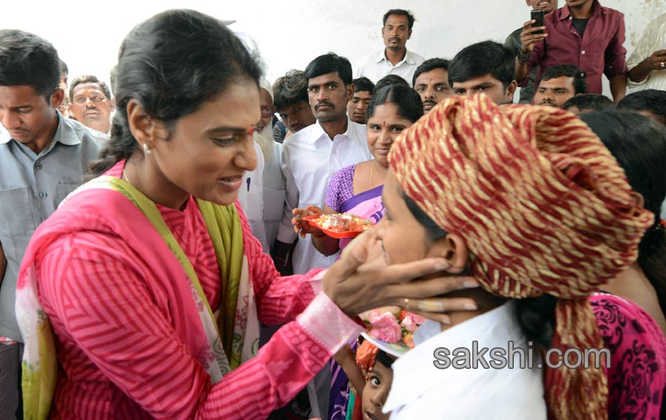 second day of ys sharmila paramarsha yatra6