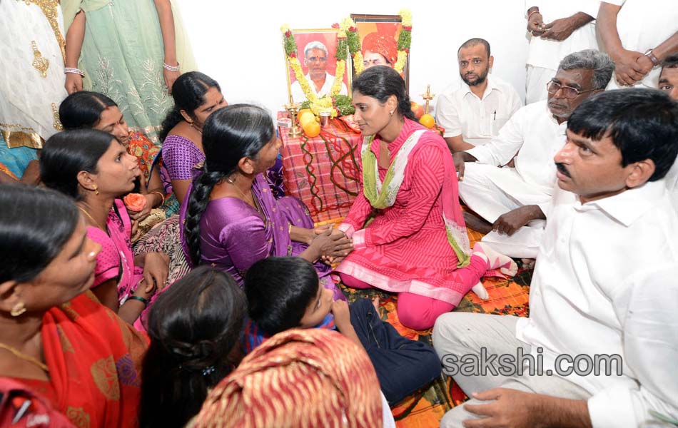 second day of ys sharmila paramarsha yatra7