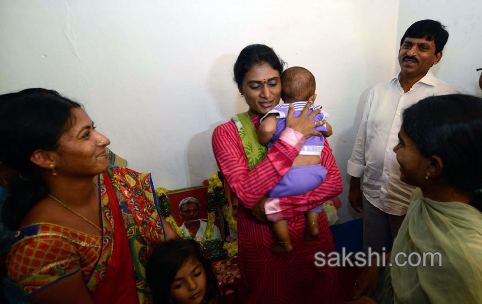second day of ys sharmila paramarsha yatra8
