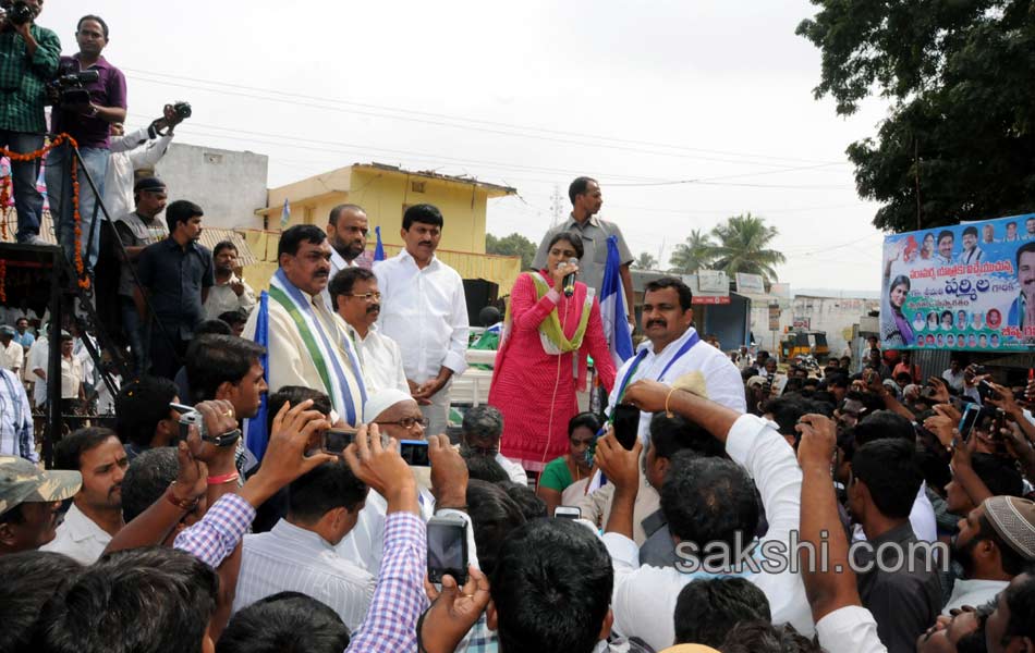 second day of ys sharmila paramarsha yatra14