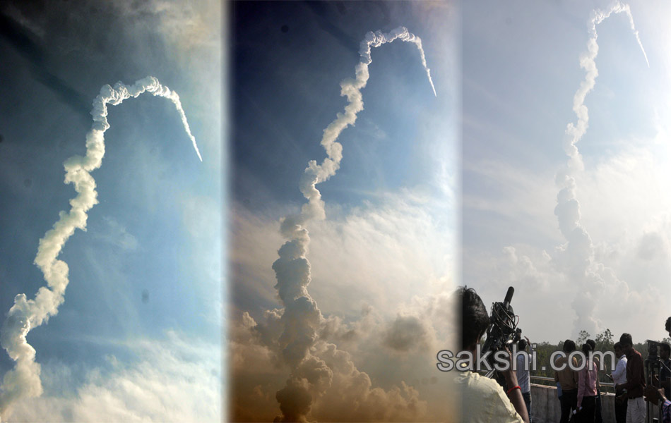 ISRO successfully launches GSLV Mark III - Sakshi5