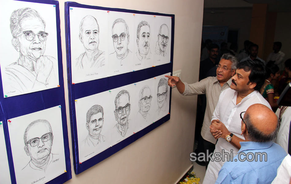 chiranjeevi arrived as cheif guest for bapu s pictures exibition3