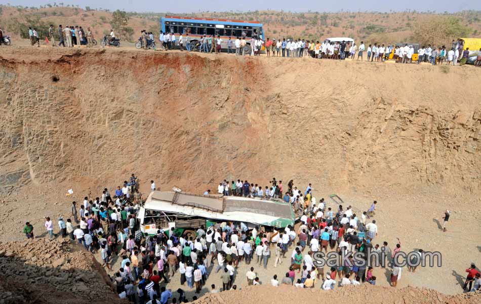 Bus falls into ravine killing 16 and injuring several others3