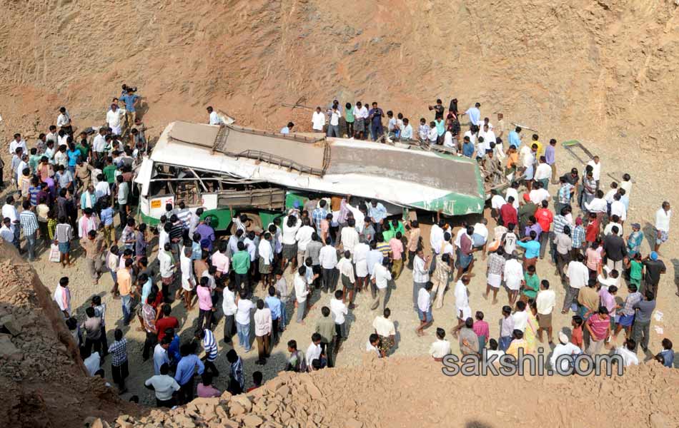 Bus falls into ravine killing 16 and injuring several others11