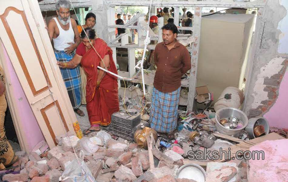 Gas cylinder blast in Vijayawada district5