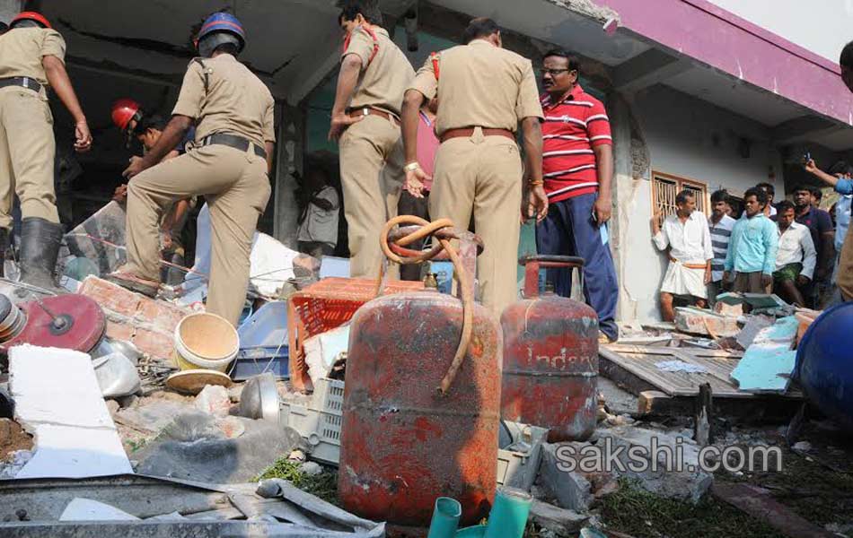 Gas cylinder blast in Vijayawada district7