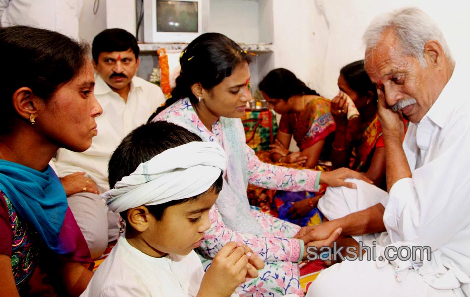 ys sharmila paramarsha yatra 4th day in nalgonda4