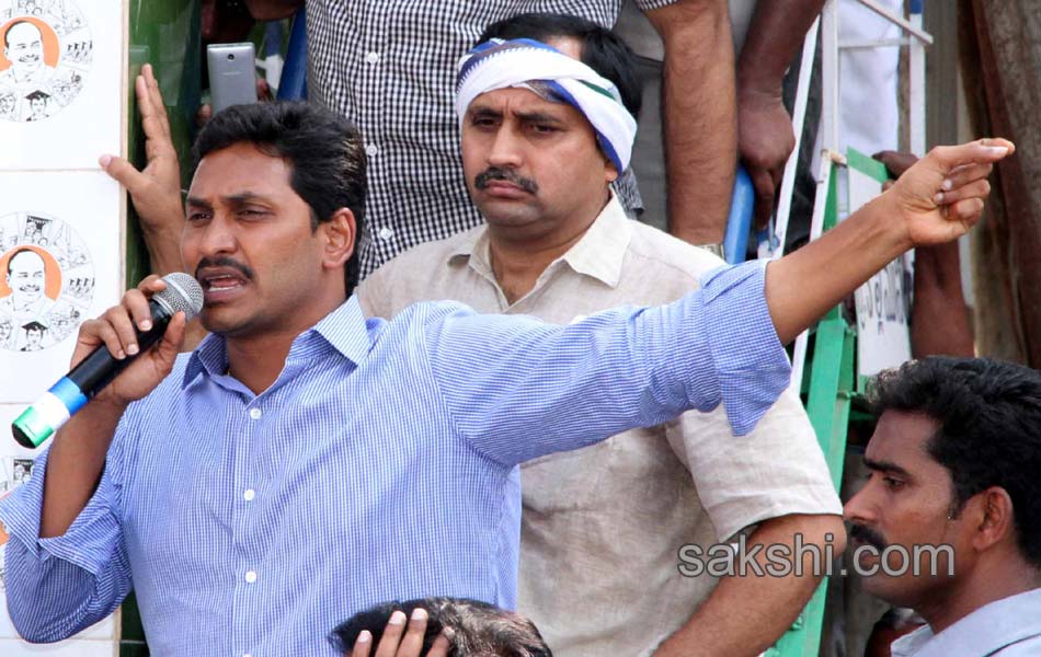 ys jagan mohan reddy visit in andrapradesh capital villages - Sakshi3