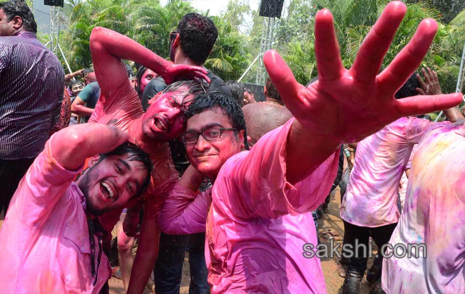holi celebration in hyderabad10