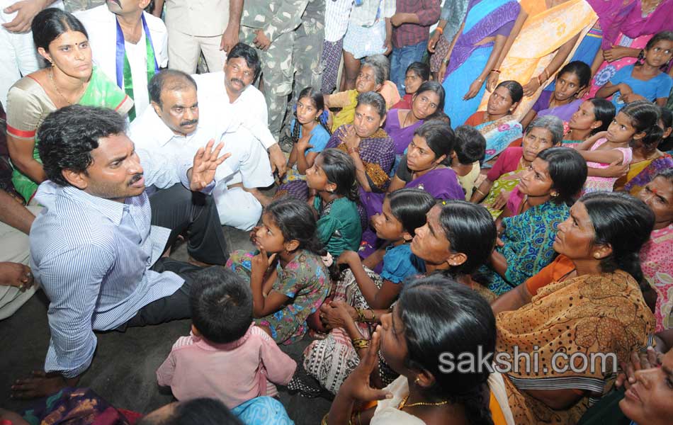 YS jagan mohan reddy tour in ananthapuram - Sakshi7
