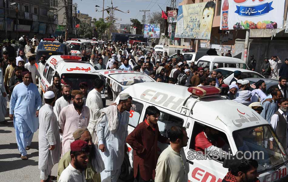 Militants kill 20 passengers in pakistan7