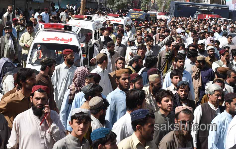 Militants kill 20 passengers in pakistan8