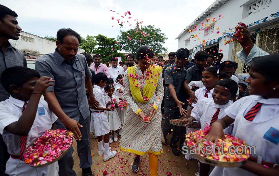Y S Sharmila Paramarsha Yatra Day 34