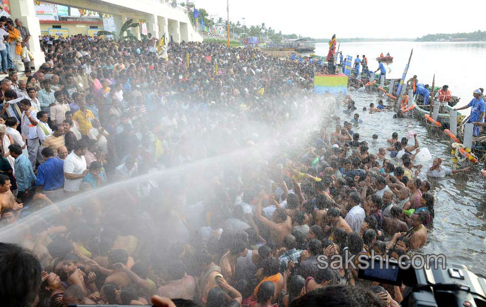 godavari pushkaralu 2015 in Narsapur - Sakshi33