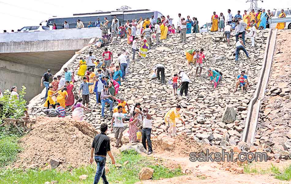 godavari pushkaralu 2015 in Narsapur - Sakshi32