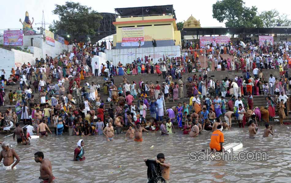 godavari pushkaralu 2015 in Telangana Day2 - Sakshi4