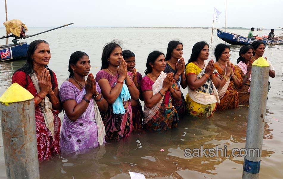Godavari pushkaralu 2015 in AP Day3 - Sakshi7