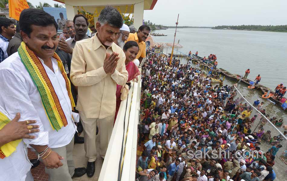 holy pushkaralu comes to eighth day - Sakshi24