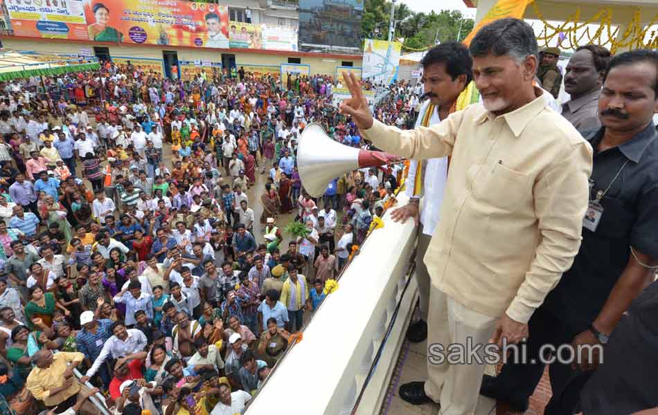 holy pushkaralu comes to eighth day - Sakshi25