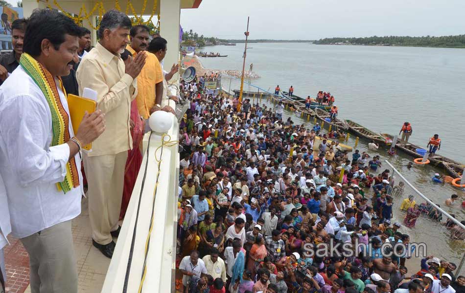 holy pushkaralu comes to eighth day - Sakshi28