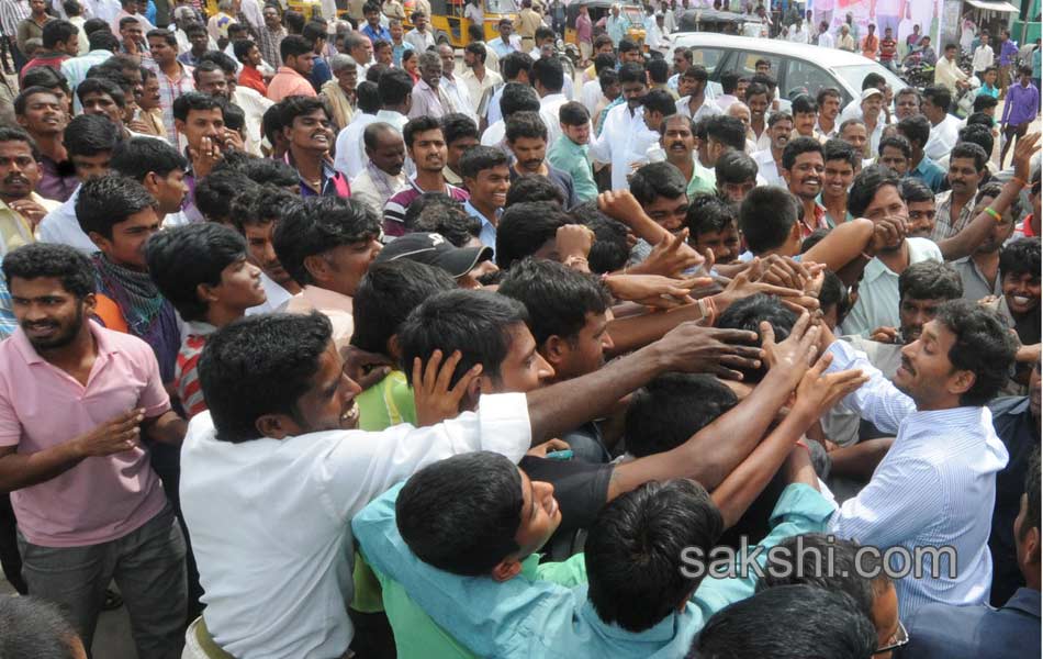 YS jagan raithu bharosa yatra - Sakshi11