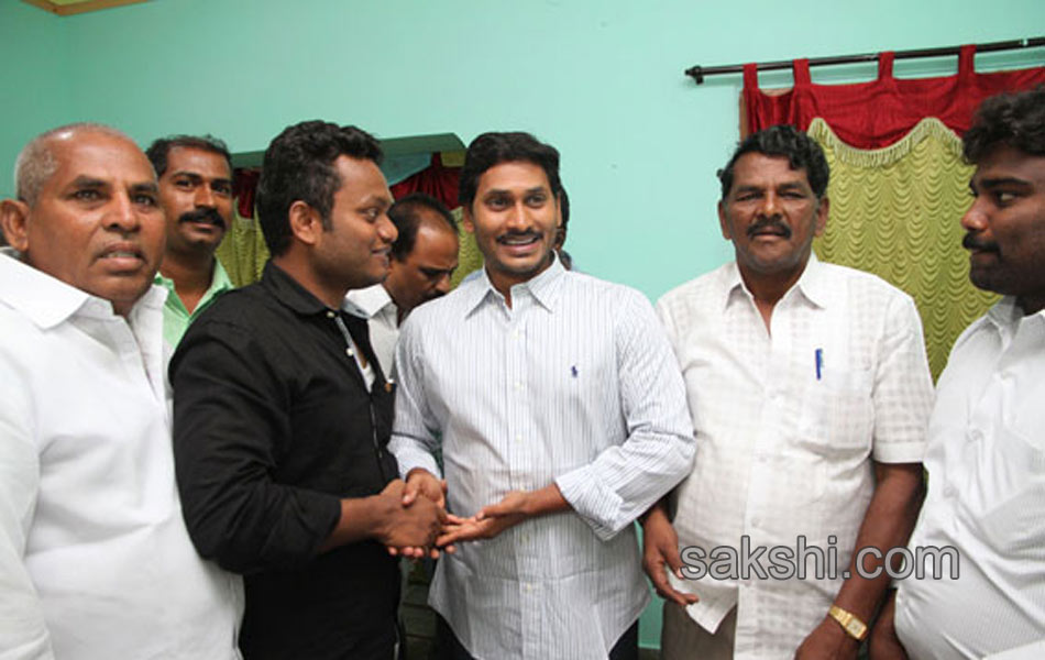 YS jagan raithu bharosa yatra - Sakshi14
