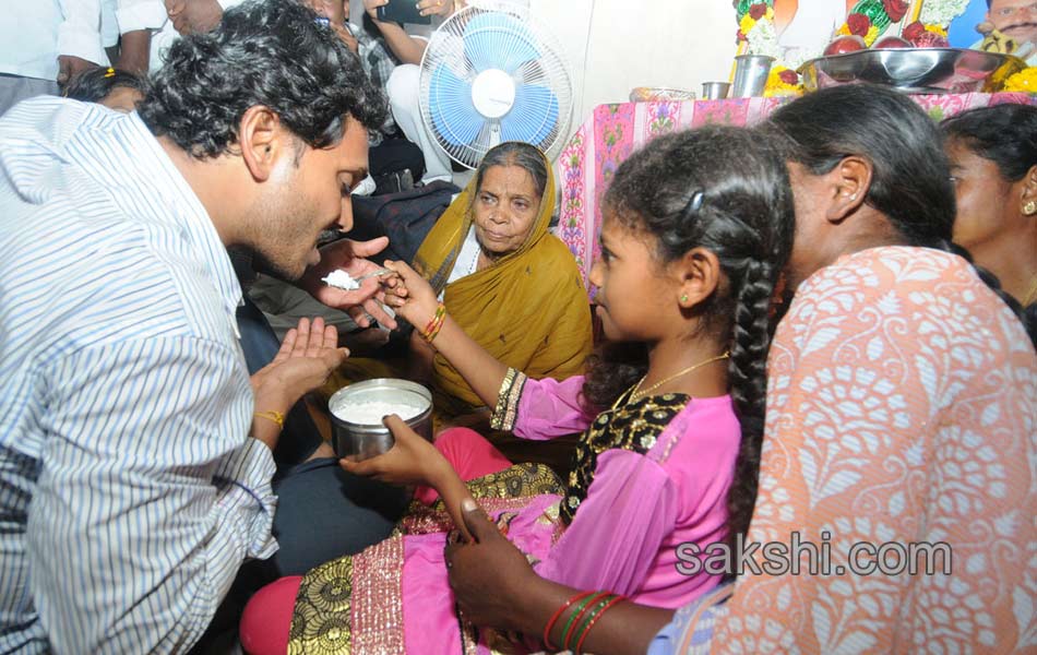 YS jagan raithu bharosa yatra - Sakshi15