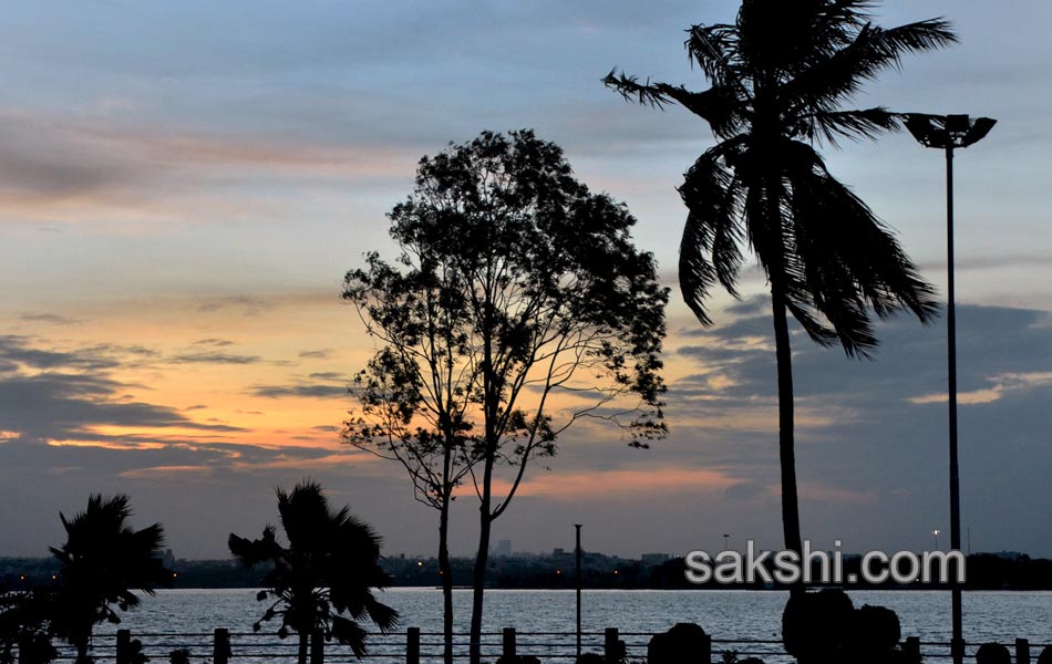 sunset beauty at tank bund1