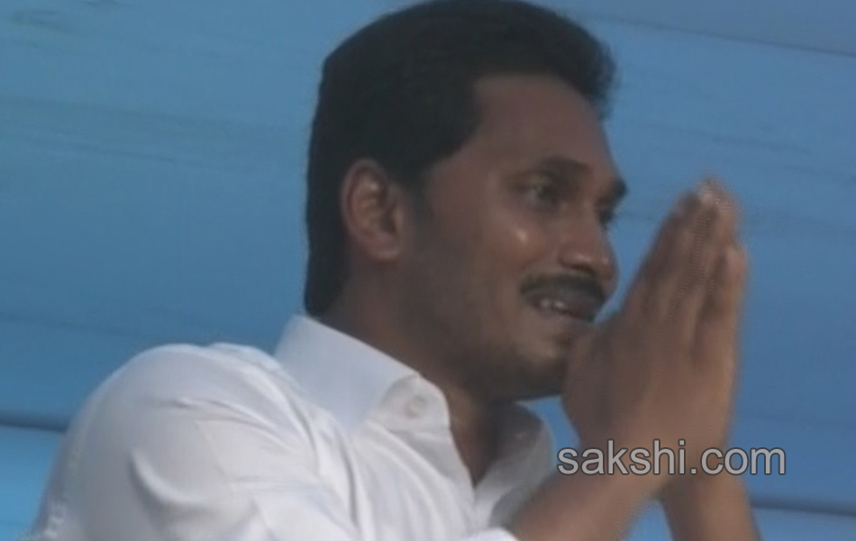 YS Jagan mohan Reddy Dharna started for ap special status - Sakshi19