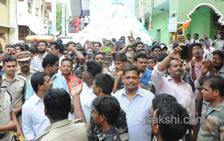 YS Jagan to meet bereaved family of Koti - Sakshi2
