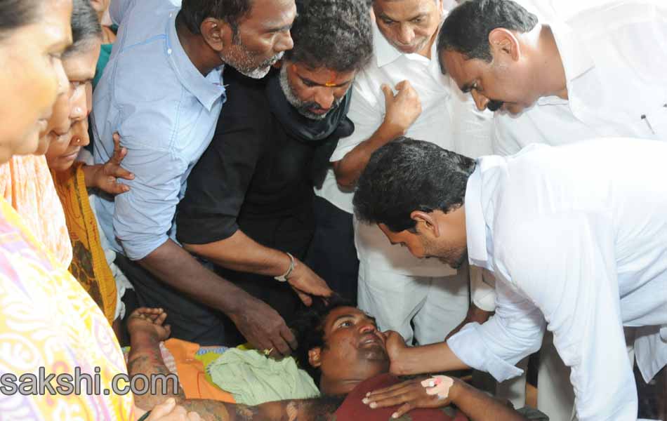 YS Jagan to meet bereaved family of Koti - Sakshi12