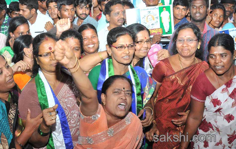 YS Jagan to meet bereaved family of Koti - Sakshi14