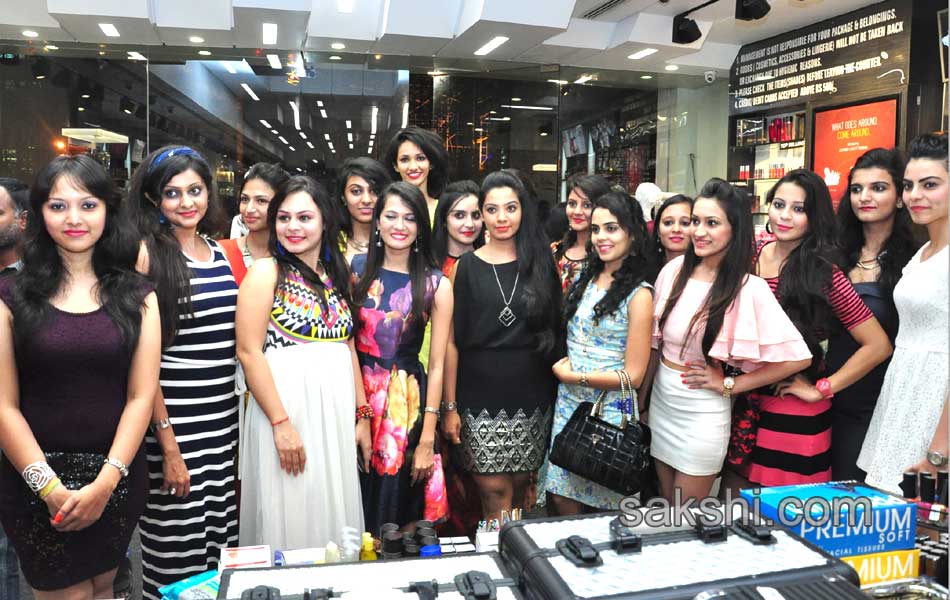 Misses Gujarati7