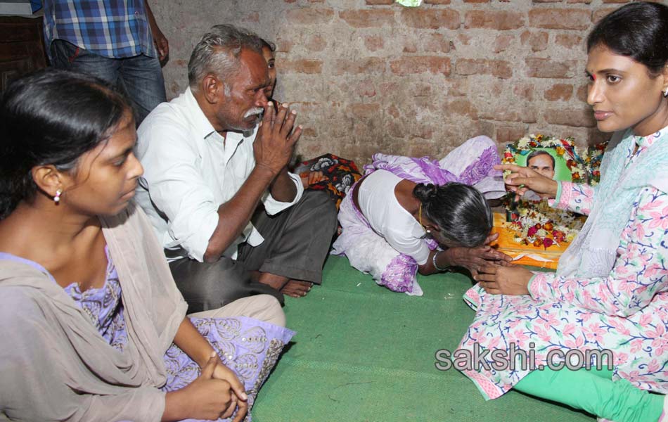 YS Sharmila Paramarsha Yatra in KareemNagar District Day 26
