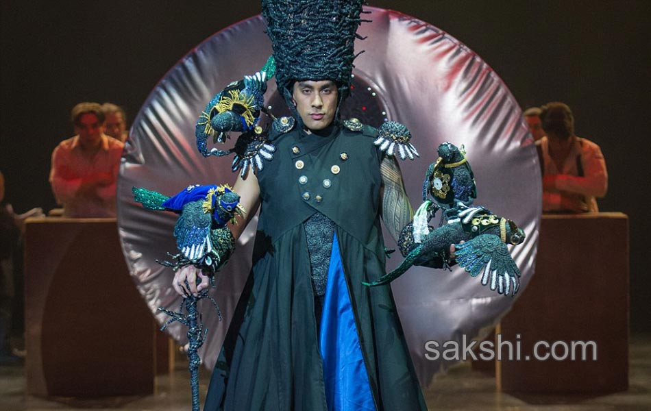 wearable art designs in newzealand fashion show18