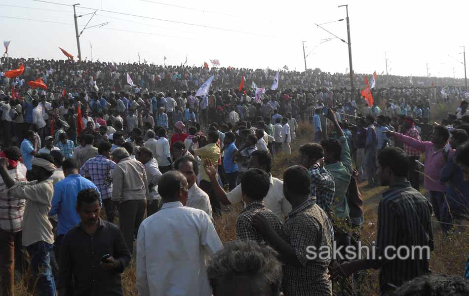 tuni police station set on fire by kapu agitators - Sakshi8