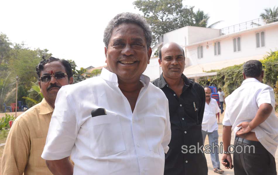 indefinite hunger strike in mudragada padmanabham - Sakshi17
