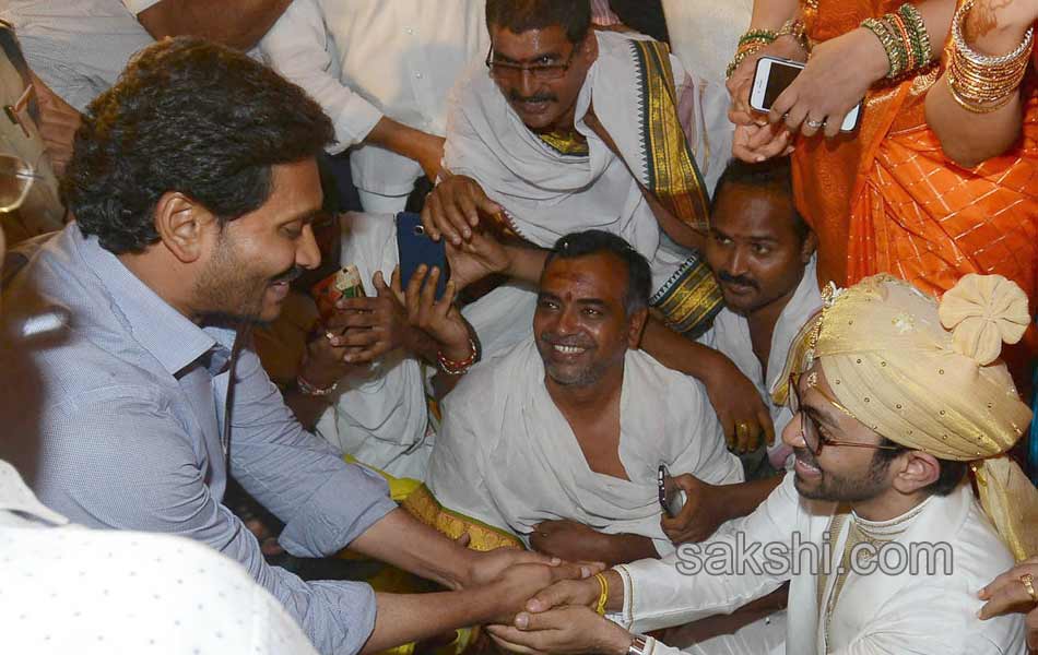YS jagan mohan reddy attends ambati rambabu daughter marriage - Sakshi7