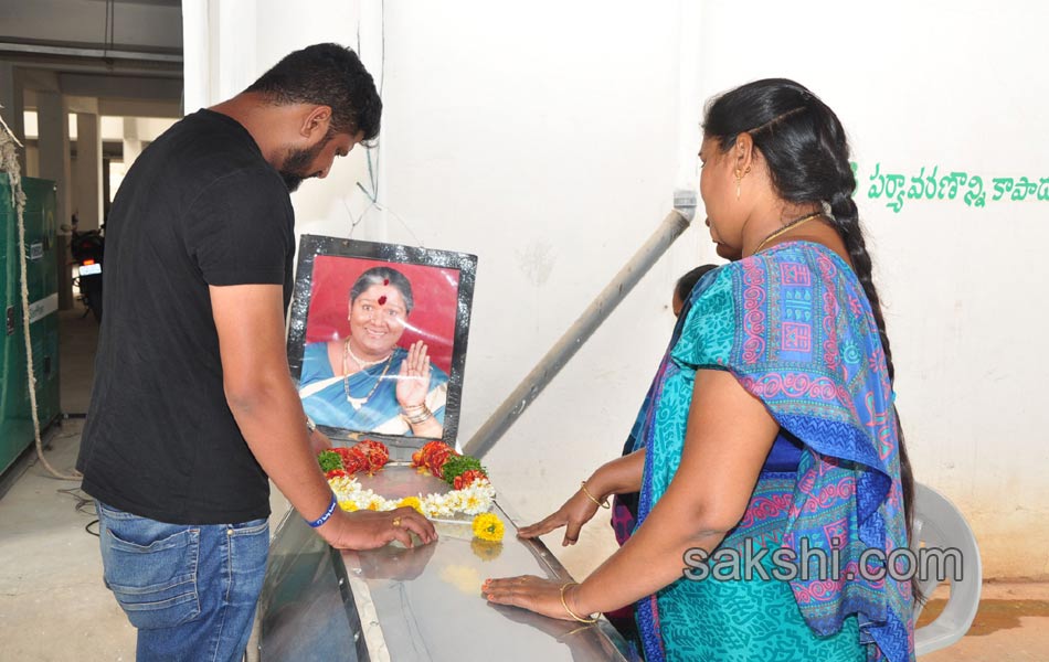 Junior Artist and Comedian Banda Jyothi Passes Away - Sakshi12