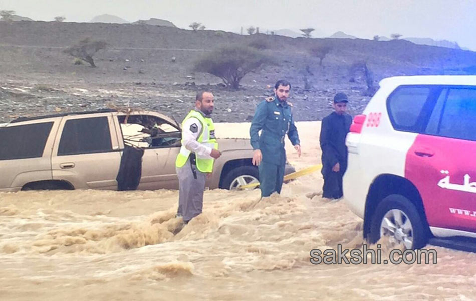Heavy rain lashes the UAE4
