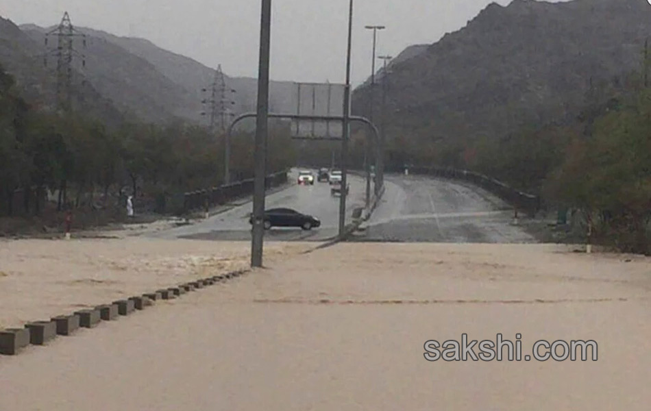 Heavy rain lashes the UAE10