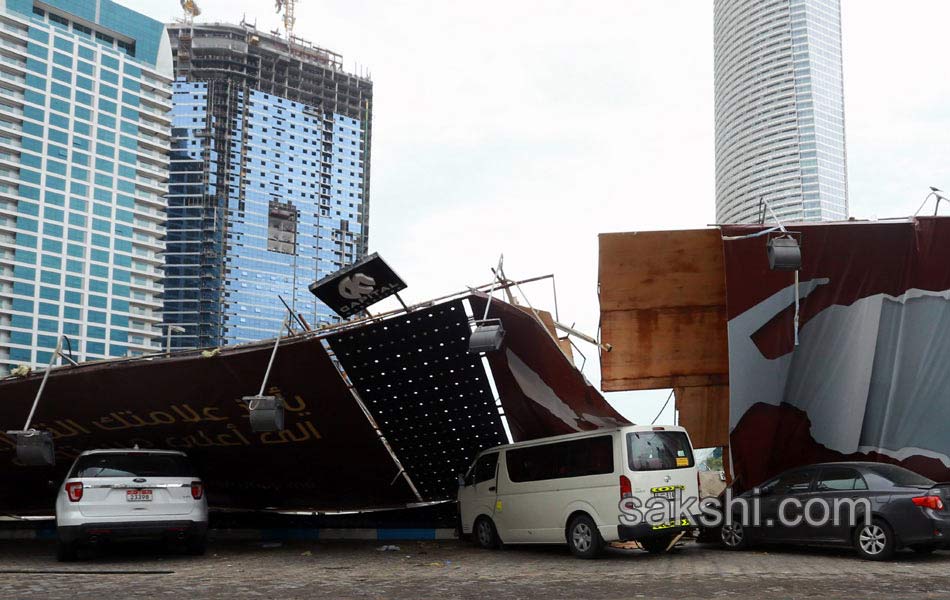 Heavy rain lashes the UAE21