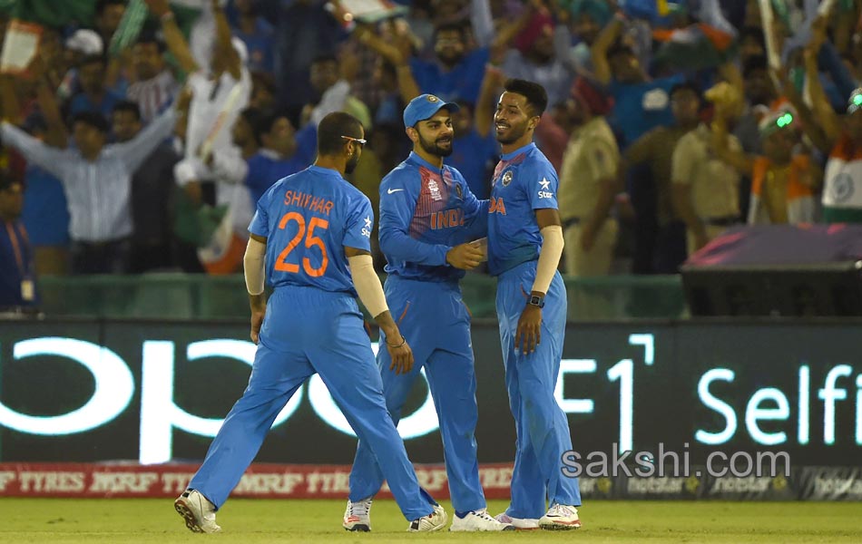 India beat Australia by six wickets in Mohali reach semis12