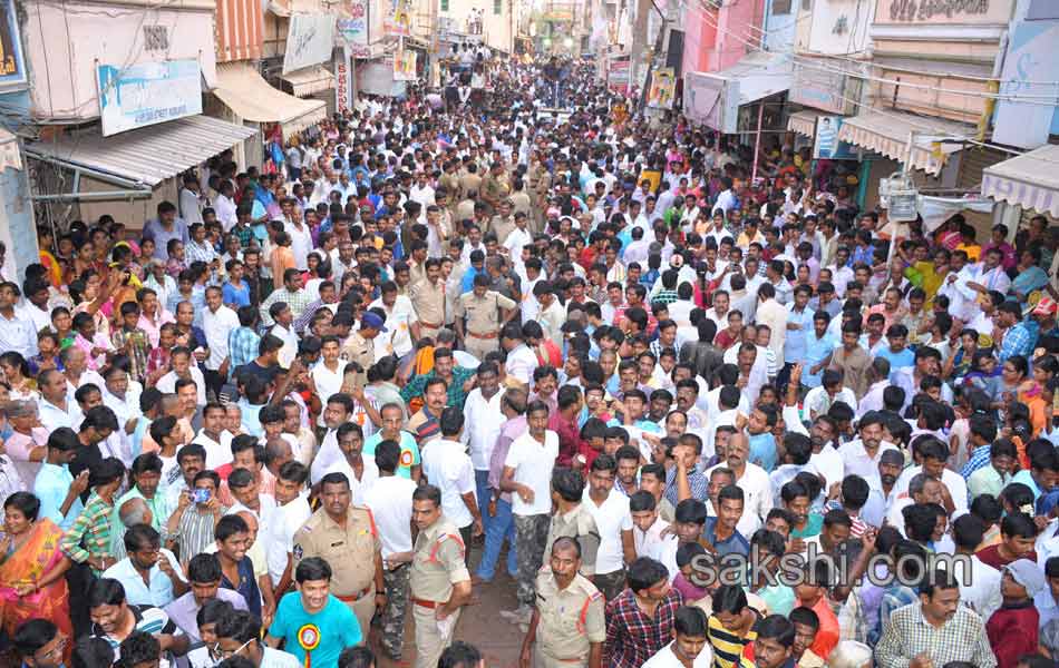 Thousands Witness Chennakesava Rathotsavam2