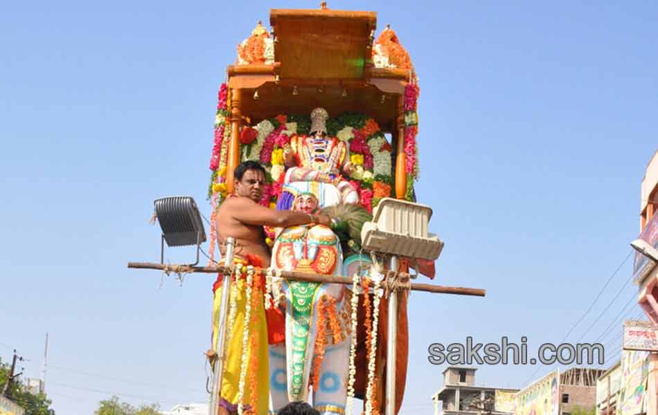 Thousands Witness Chennakesava Rathotsavam16