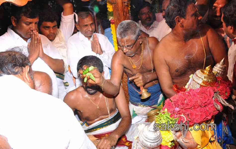 Thousands Witness Chennakesava Rathotsavam22