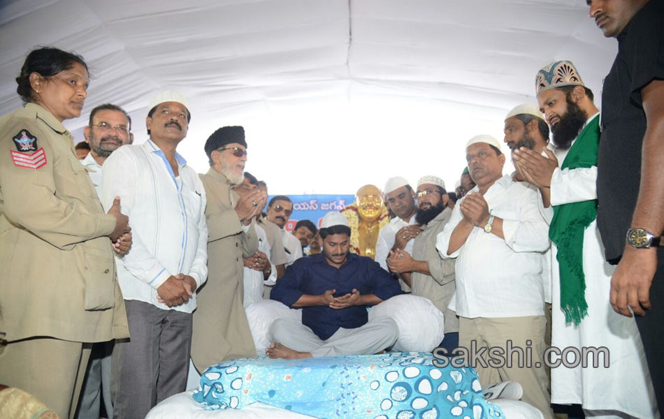 ys jagan mohan reddy launched jala deeksha - Sakshi15