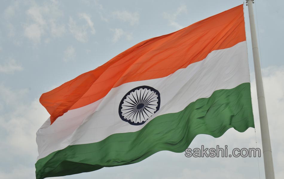 72 feet national flag hoisted by KCR - Sakshi8