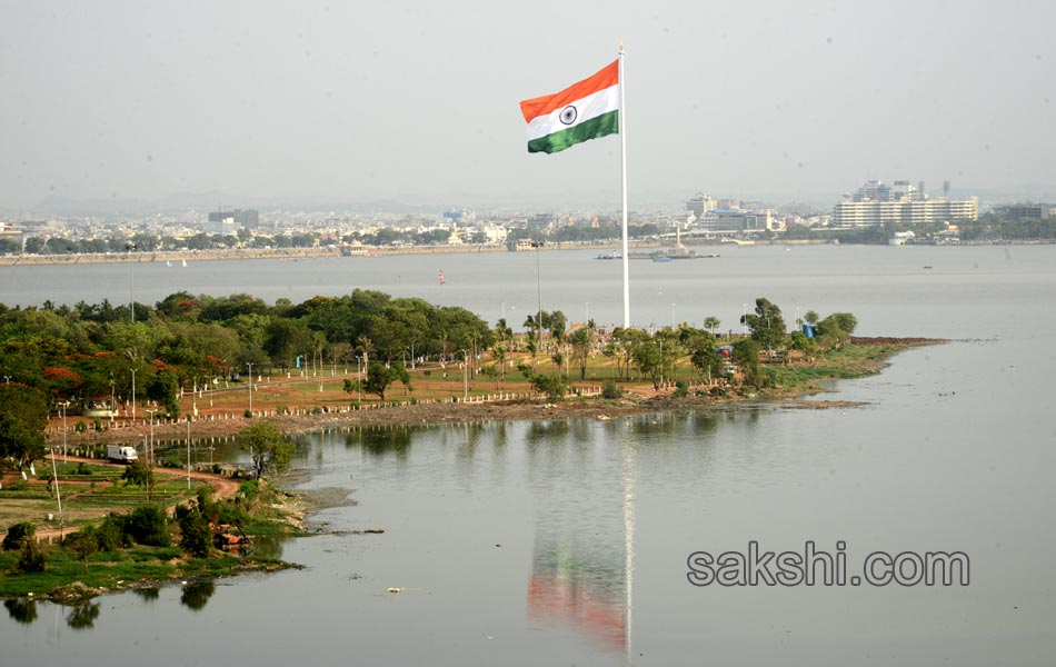 72 feet national flag hoisted by KCR - Sakshi10